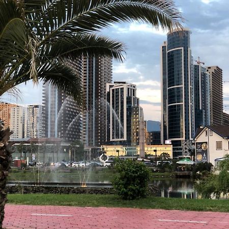 Апартамент У Моря Batumi Bagian luar foto